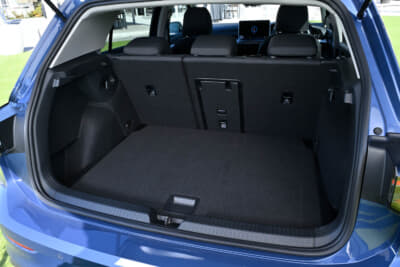 VW ゴルフ eTSI アクティブ：ラゲッジルームの容量は381L