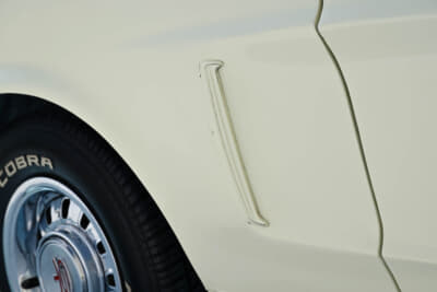 1968年式 フォード 初代 マスタング：左右リアフェンダーにはガーニッシュが備わる