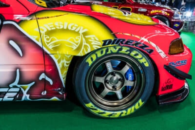 ホンダ EG型 シビック：ホイールは15インチのボルクレーシング TE37Vの10周年記念モデルで、競技用の195/55R15サイズのDIREZZA 03Gタイヤを組み合わせる