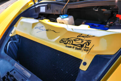 光岡 オロチ:デザイナー青木孝憲氏による直筆サインとイラスト入りが自慢