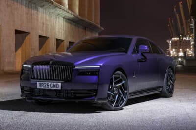 ロールス・ロイス ブラックバッジ・スペクター:顧客は4万4000色を擁するプレタポルテカラーの中からボディカラーを選択できる