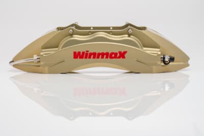 RACING CALIPER WinmaX MN6RMは超々ジュラルミンから削り出しで生み出され、表面処理は硬質アルマイトを採用する