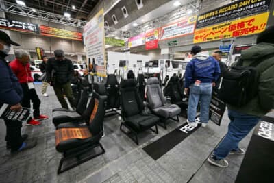 TRIALが取り扱っている全種類、41脚以上のシートを展示