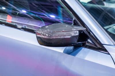 BMW G87型 M2クーぺ：ドアミラーカバーはAUTO TECKNICのカーボン製