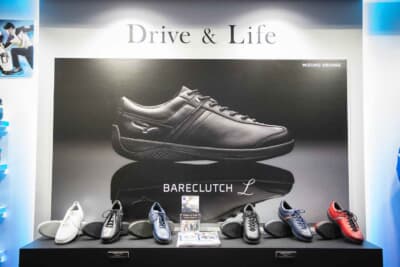 ドライビングシューズ「ベアクラッチ」（左）と「ベアクラッチL」（右）