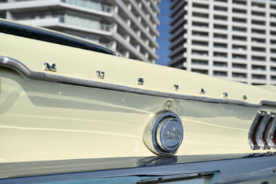 1968年式 フォード 初代 マスタング：リアの中央には洒落た給油口が備わる