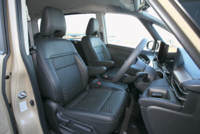 日産 セレナe-POWER ハイウェイスターV 4WD車：防水仕様のフロントシート