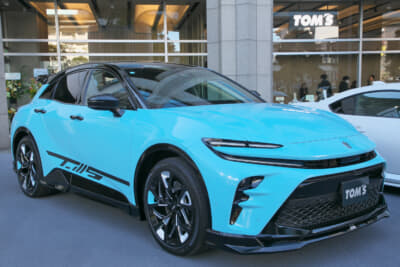 TOM'Sが仕立てたコンプリートカーのトヨタ クラウンスポーツ