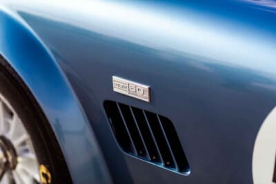 14万8250ドル（邦貨換算約2300万円）で落札されたシェルビー「コブラ289FIA 50thアニバーサリー エディション」（C）Courtesy of RM Sotheby's
