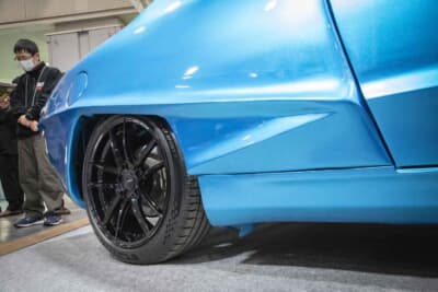 ネオ スカイライン：C110型スカイラインの特徴だったサーフラインを取り入れている