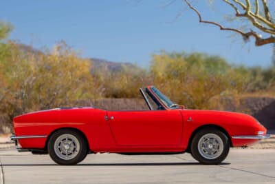 2万8000ドル（邦貨換算約425万円）で落札されたフィアット「850スパイダー」（C）Bonhams