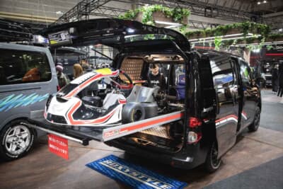 「ボクシースタイル」がプロデュースした日産NV200バネット：ラゲッジには特製スライドデッキが装備されている
