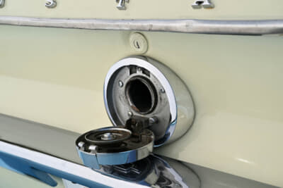 1968年式 フォード 初代 マスタング：リアの中央には洒落た給油口が備わる