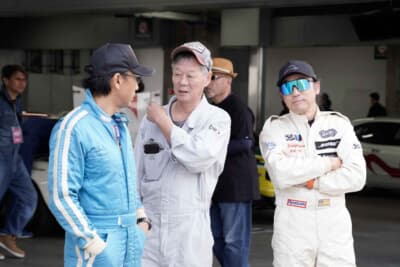 7号車オーナーの栗谷川 健さん（右）