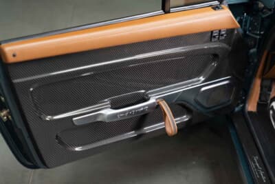 97万5000ドル(邦貨換算約1億5208万円)で現在も販売中のポルシェ「911リマスタード バイ ギュンター ヴェルクス」(C)Courtesy of RM Sotheby's