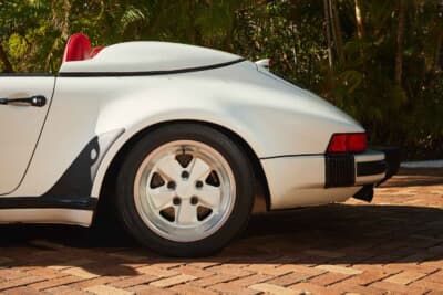 28万ドル（邦貨換算約4360万円）で落札されたポルシェ「911スピードスター ターボルック」（C）Courtesy of RM Sotheby's