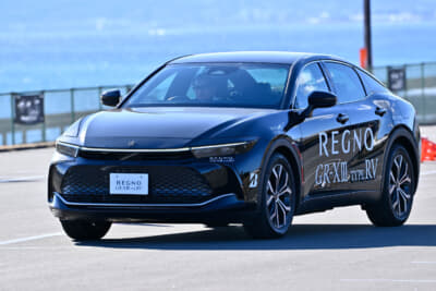 ブリヂストン REGNO GR-X III TYPE RVを装着したトヨタ クラウン クロスオーバー