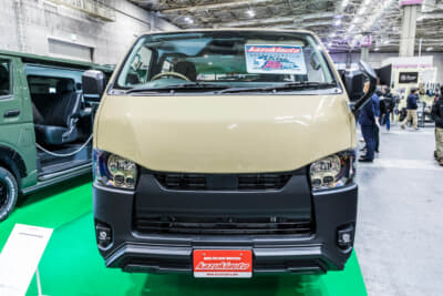 トヨタ ハイエース スーパーGL：ボディにはカズキオートのRUGGEDボディキットを装着