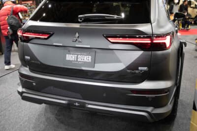 三菱 アウトランダーPHEV ナイト シーカー コンセプト:反射を抑えたマット調の迷彩色を採用