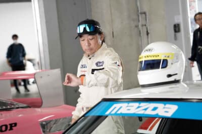 栗谷川さんのもう1台のデイトナ仕様は前期型のRX-7で、ボディカラーはマッハグリーン