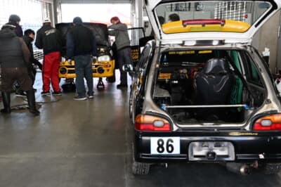 リタイアするチームもあり、車両をスワップしてTカーで走るチームもあり……