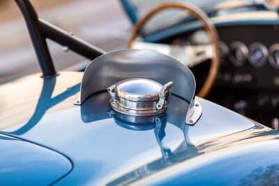 14万8250ドル（邦貨換算約2300万円）で落札されたシェルビー「コブラ289FIA 50thアニバーサリー エディション」（C）Courtesy of RM Sotheby's
