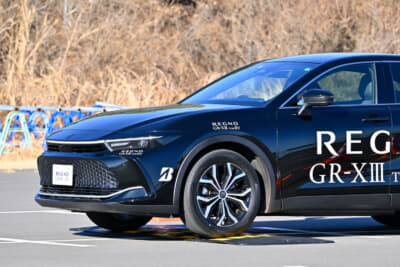 ブリヂストン REGNO GR-X III TYPE RVを装着したトヨタ クラウン クロスオーバー