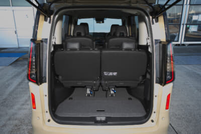 日産 セレナe-POWER ハイウェイスターV 4WD車：サードシートを使用してもラゲッジスペースの容量は確保されている