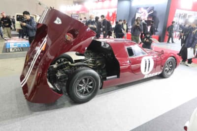 プリンス R380：エンジンの全長が短い直4の無限エンジンを搭載しているにもかかわらず、エンジン／ミッション／デフ、そしてリアタイヤまでの距離が長くなり、オリジナルのR380に対してボディ後半が少し長くなってしまった
