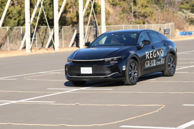 ブリヂストン REGNO GR-X III TYPE RVを装着したトヨタ クラウン クロスオーバー