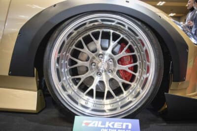KUHL 34ZR-GTWR SPEC-D WIDEBODY：ホイールはVERZ-KRONE KR04で、フロント19×11.5J-49、リア19×12.5J-57というサイズをチョイス