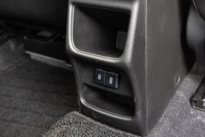 スズキ フロンクス：後席にもUSB端子が備わる