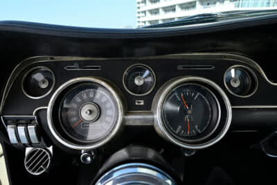 1968年式 フォード 初代 マスタング：速度計は120マイル（約193km/h）まで刻まれている
