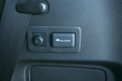日産 セレナe-POWER ハイウェイスターV 4WD車：ラゲッジスペースのAC電源は5万5000円（消費税込）のオプション