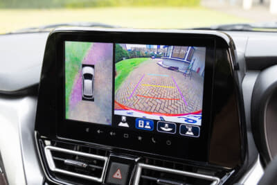 スズキ フロンクス：このクラスではオプション扱いが珍しくない全方位モニターも標準装備だ