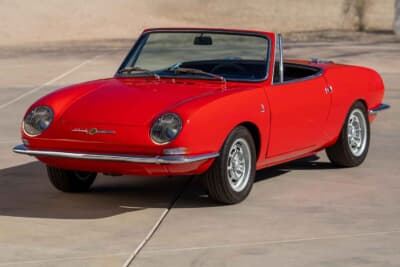 2万8000ドル（邦貨換算約425万円）で落札されたフィアット「850スパイダー」（C）Bonhams