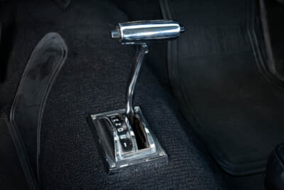 1968年式 フォード 初代 マスタング：ガチャガチャした手応えの大きなATセレクター