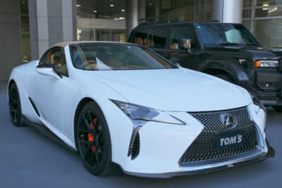 TOM'Sが仕立てたコンプリートカーのレクサス LC500 コンバーチブル