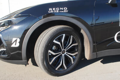 ブリヂストン REGNO GR-X III TYPE RVを装着したトヨタ クラウン クロスオーバー