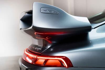 97万5000ドル(邦貨換算約1億5208万円)で現在も販売中のポルシェ「911リマスタード バイ ギュンター ヴェルクス」(C)Courtesy of RM Sotheby's