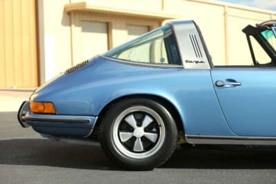 18万～20万ドル（邦貨換算約2808万～3120万円）で現在も販売中のポルシェ「911T タルガ」（C）Bonhams