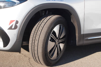 ブリヂストン REGNO GR-X III TYPE RVを装着したメルセデス・ベンツ EQB