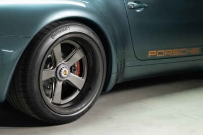 97万5000ドル(邦貨換算約1億5208万円)で現在も販売中のポルシェ「911リマスタード バイ ギュンター ヴェルクス」(C)Courtesy of RM Sotheby's