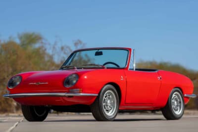 2万8000ドル（邦貨換算約425万円）で落札されたフィアット「850スパイダー」（C）Bonhams