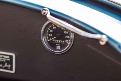 14万8250ドル（邦貨換算約2300万円）で落札されたシェルビー「コブラ289FIA 50thアニバーサリー エディション」（C）Courtesy of RM Sotheby's