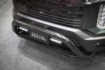 三菱 デリカD:5 ブラックエディション アクティブ シーカー:フジヤマ PREMIUMにフラットLES & デイライトを装着