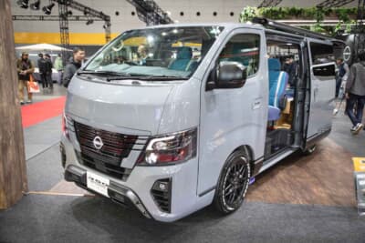 「ARJ」がプロデュースした日産キャラバン：ソトアソビに最適な車中泊仕様に仕立てた