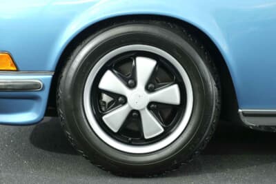 18万～20万ドル（邦貨換算約2808万～3120万円）で現在も販売中のポルシェ「911T タルガ」（C）Bonhams