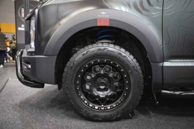 三菱 デリカD:5 ブラックエディション アクティブ シーカー:KMC TREKにトーヨータイヤ オープンカントリーR/Tを組み合わせる