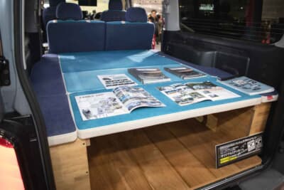 「ARJ」がプロデュースした日産キャラバン：クラフトプラス製のベッドキットにも注目だ